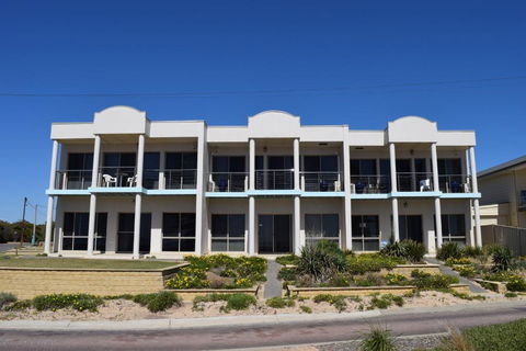 Christies Seahorse Holiday Townhouses - Accommodation Coffs Harbour 0