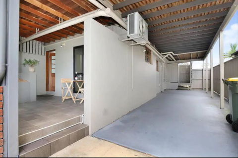 Close To Suncorp Stadium: 1 Bed And Parking! - Accommodation Coffs Harbour 3