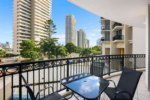 Chevron Renaissance Surfers Paradise Sleeps 10 1st Floor - Optimise BNB - Accommodation Coffs Harbour 2