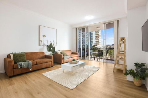 Chevron Renaissance Surfers Paradise Sleeps 10 1st Floor - Optimise BNB - Accommodation Coffs Harbour 0