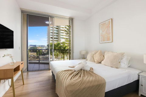 Chevron Renaissance Surfers Paradise Sleeps 10 1st Floor - Optimise BNB - Accommodation Coffs Harbour 1