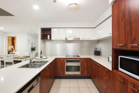 Chevron Renaissance Surfers Paradise Sleeps 10 1st Floor - Optimise BNB - Accommodation Coffs Harbour 3