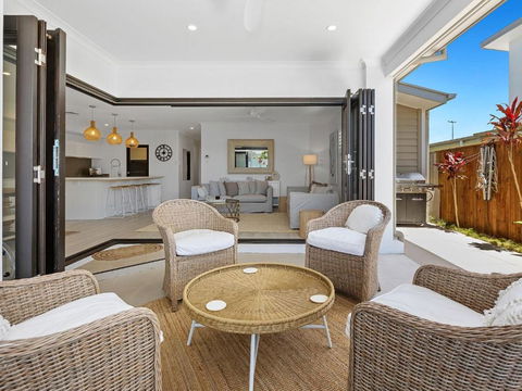 Coastal Hideaway In The Heart Of Casuarina With Heated Pool - Accommodation Coffs Harbour 4