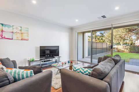 Coastal Parkside - Glenelg North - C21 SouthCoast Holidays - Accommodation Coffs Harbour 3