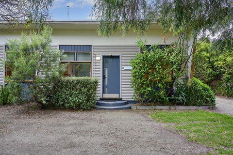 Coastal Oasis Charming Retreat Steps From Rye Beach - Accommodation Coffs Harbour 2
