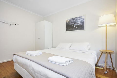 Coastal Oasis Charming Retreat Steps From Rye Beach - Accommodation Coffs Harbour 4