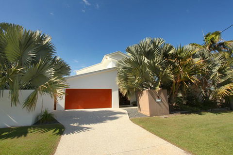 3 Bauhinia Crescent Marcoola - PET FRIENDLY, LINEN SUPPLIED, 500 BOND - Accommodation Coffs Harbour 0