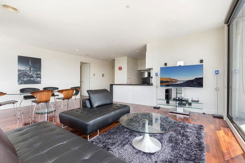 3-Bed Apartment With Parking Near Parks And Dining - Accommodation Coffs Harbour 0