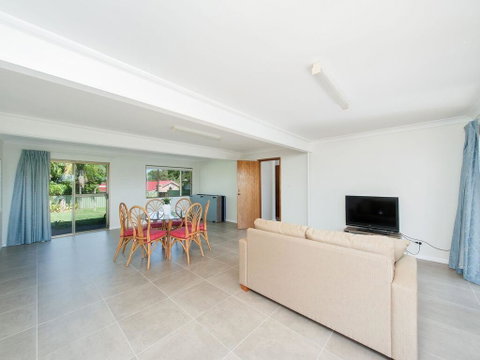 31 Kerrigan St - Large Home With Water Views & Boat Parking - Accommodation Coffs Harbour 2