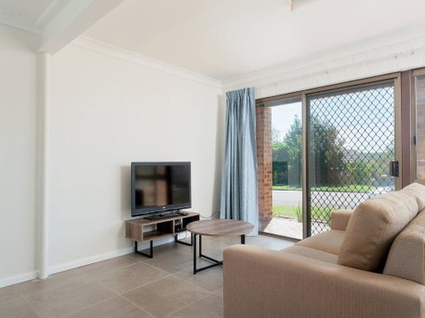 31 Kerrigan St - Large Home With Water Views & Boat Parking - Accommodation Coffs Harbour 3