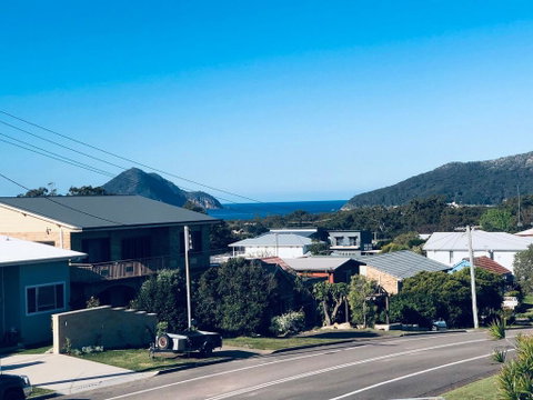 31 Kerrigan St - Large Home With Water Views & Boat Parking - Accommodation Coffs Harbour 0