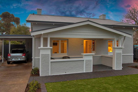 3BR Cottage With Parking Close To Adelaide CBD - Accommodation Coffs Harbour 1