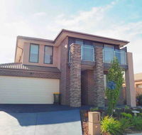 4 Bed 2 And A Half Bath Luxury Villa in Point Cook - Accommodation Coffs Harbour