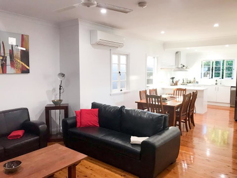 4 Bedroom House - Walk To Southbank - Accommodation Coffs Harbour 3