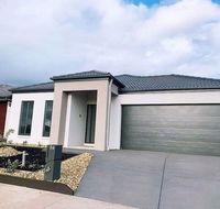 4Bed 2Bath Cozy Guesthouse in Tarneit - Accommodation Coffs Harbour