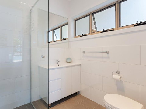 5 Bent Street - Huge House With Foxtel & Aircon - Accommodation Coffs Harbour 2