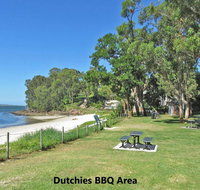 5 Thompson Place Nelson Bay - spacious duplex walking distance to Nelson Bay CBD and Dutchies - Accommodation Coffs Harbour