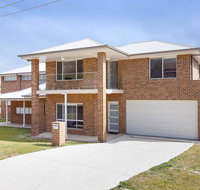 5B BENT STREET - LARGE HOUSE WITH DUCTED AIR CON WIFI  FOXTEL - Accommodation Coffs Harbour