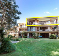 68 'Bay Parklands'  2 Gowrie Ave - aircon pool tennis court communal spa - Accommodation Coffs Harbour