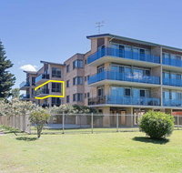 8 'The Helm' 22 Voyager Close - hear the waves from Shoal Bay Beach - Accommodation Coffs Harbour