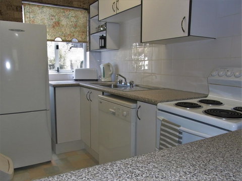 A Furnished Townhouse In Goulburn - Accommodation Coffs Harbour 1