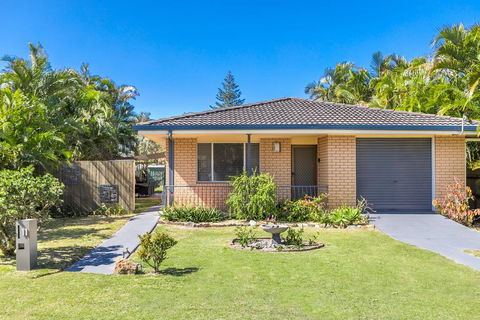 A SWEET ESCAPE - Carefree Beach Home - Accommodation Coffs Harbour 0