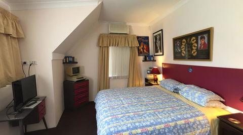 Aarn House B&B Airport Accommodation - Accommodation Coffs Harbour 0