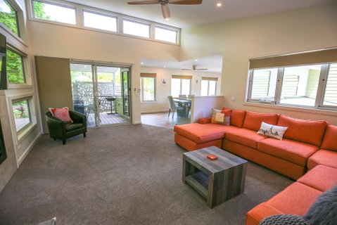 Aberdeen - Accommodation Coffs Harbour 2