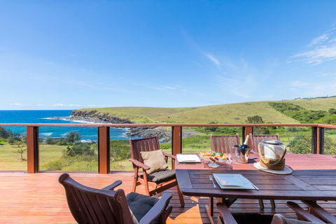 Absolute Oceanfront Cottage - Accommodation Coffs Harbour 3