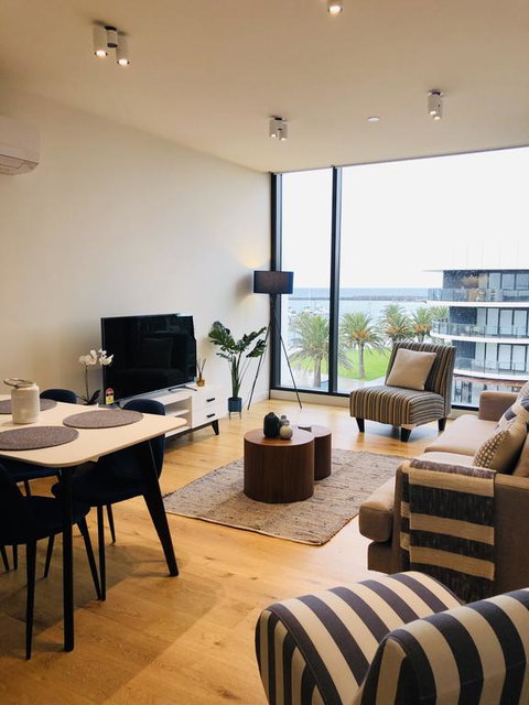 Absolute Waterfront Apt 319 Lighthouse - Accommodation Coffs Harbour 3