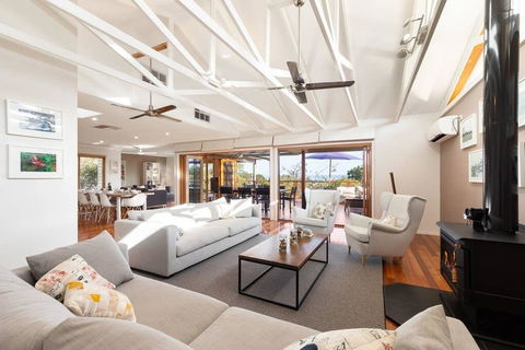 Acqua Vista - Water View, Fireplace, Walk To Beach - Accommodation Coffs Harbour 0