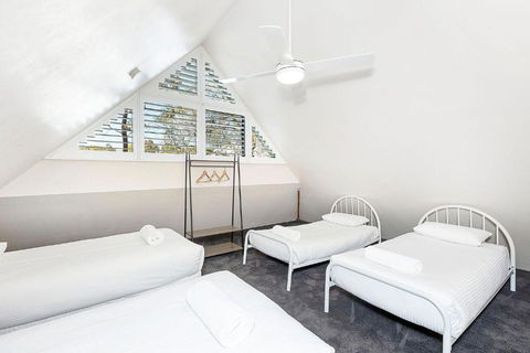 Eagle Bay Beach Lodge - 1 Street Back From Stunning Eagle Bay! - Accommodation Coffs Harbour 2