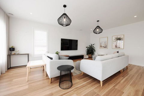 EDEN Spacious Torquay Family Escape - Accommodation Coffs Harbour 1