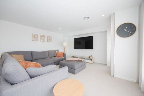 EDEN Spacious Torquay Family Escape - Accommodation Coffs Harbour 3