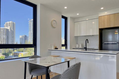 E.S. Surfers Paradise - Accommodation Coffs Harbour 3