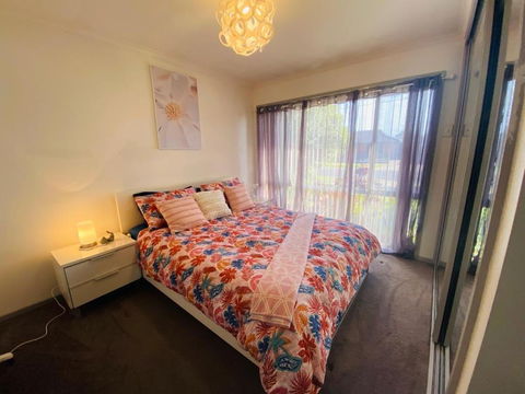 ENTIRE HOME IN WERRIBEE,BEST POSSIBLE LOCATION YOU CAN FIND - Accommodation Coffs Harbour 4