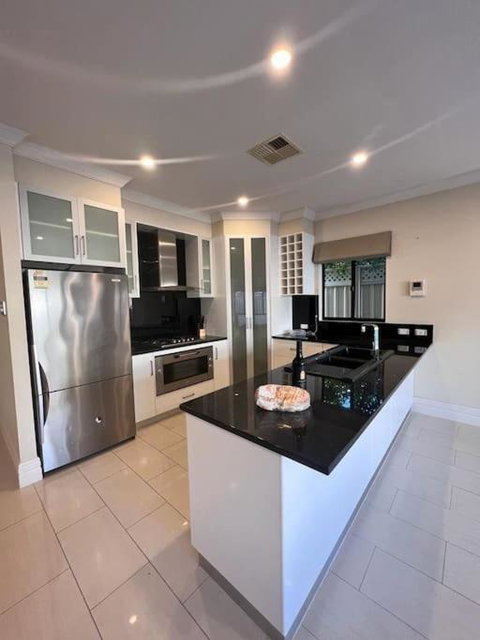Executive Villa Close To CBD With Spa - Accommodation Coffs Harbour 0