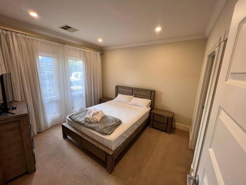 Executive Villa Close To CBD With Spa - Accommodation Coffs Harbour 1