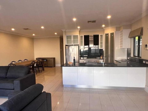 Executive Villa Close To CBD With Spa - Accommodation Coffs Harbour 2