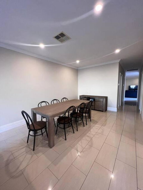 Executive Villa Close To CBD With Spa - Accommodation Coffs Harbour 3