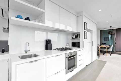 EPORO Tower Modern Apartments Melbourne Central CBD - Accommodation Coffs Harbour 3