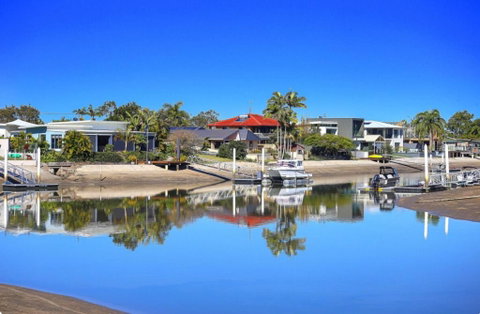 Fabulous Canal-front Unit In Mooloolaba - Accommodation Coffs Harbour 1