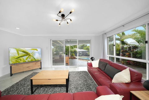 Family Escape Serene Oasis With Pool And AC - Accommodation Coffs Harbour 1