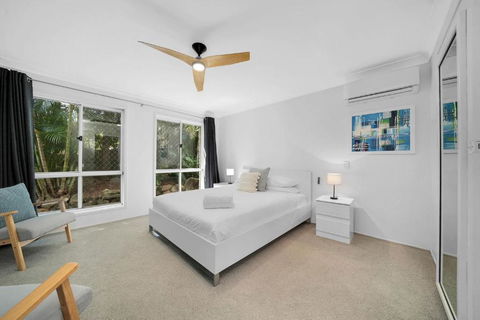 Family Escape Serene Oasis With Pool And AC - Accommodation Coffs Harbour 2