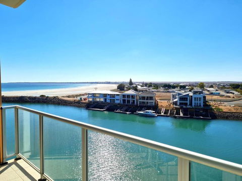 Glam Apartment 21 - Accommodation Coffs Harbour 0