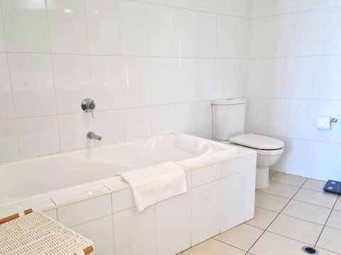 Glam Apartment 21 - Accommodation Coffs Harbour 4