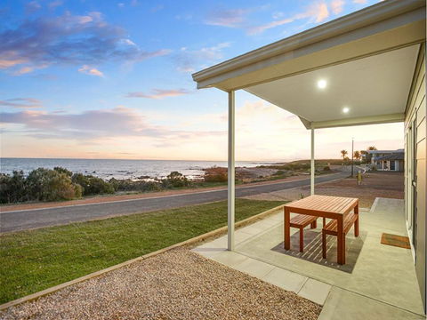 High Tide - Beachfront Pet-friendly - Accommodation Coffs Harbour 2