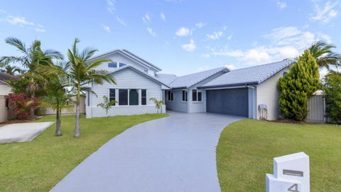 Island Paradise On The Canal - Accommodation Coffs Harbour 1