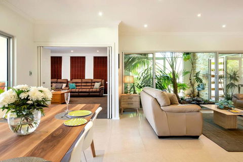 Adelphi Waterfront 2 Bedroom Ground Floor Home - Accommodation Coffs Harbour 2