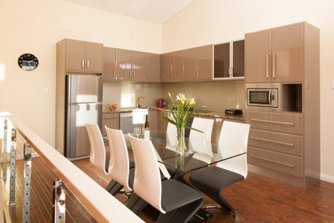 Albany Waves - Accommodation Coffs Harbour 0